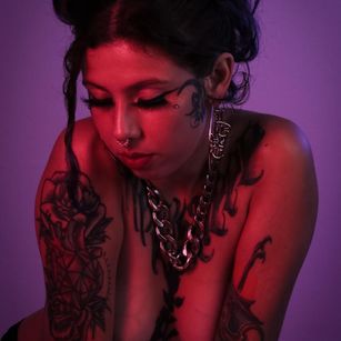 Model - ALICE WEIRD foot