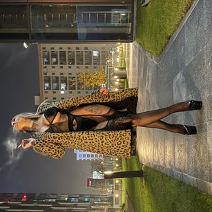 Model - Sarahparrker heels