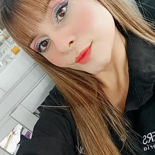 Model - Becky_Smith friend