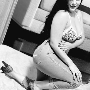 Model - Julieth Taylorr striptease