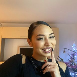 Model - Jessica biglips