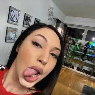 Model - Jessica biglips