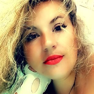 Model - Mercedes_ stockings