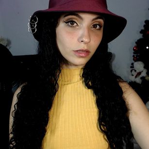 Model - CleoArt Hornymouth