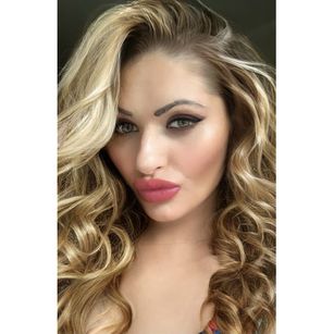 Model - Victoria29 blond