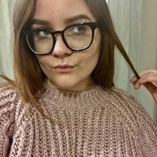 Model - Miracle Peach fingering