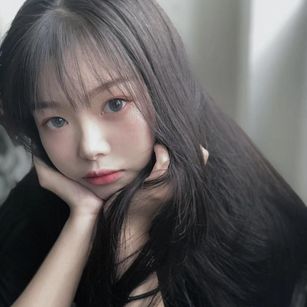 Model - Liuyan Silkstockings