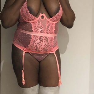 Model - Machelle Monroe aka Empress Machelle bodyworship