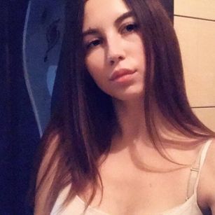 Model - Libertin girl dressingup