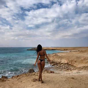 Model - LaVitaBella Hot