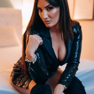 Model - AnnaKarev lips