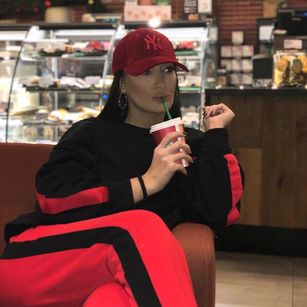 Model - AnnaKarev lips