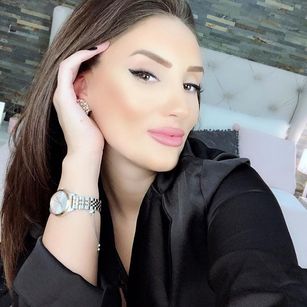 Model - AnnaKarev bigtits