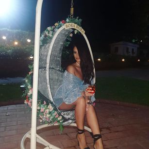 Model - AnnaKarev lips