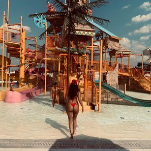 Model - AnnaKarev feet