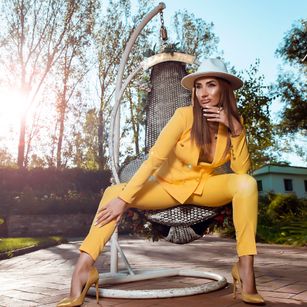 Model - AnnaKarev bigtits