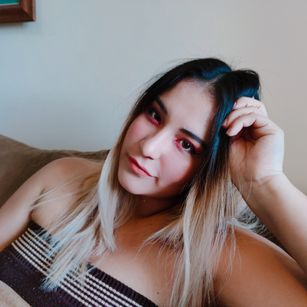 Model - LiaTeenSmile dildo