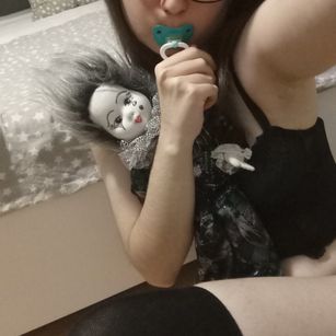 Model - MissLunaBlack fingering