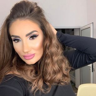 Model - AnnaKarev lips