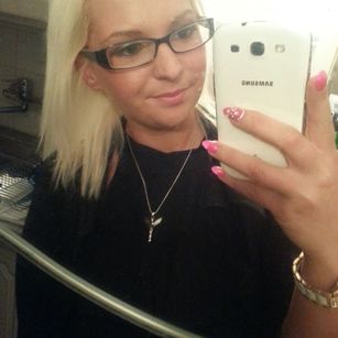 Model - Bella Moore 3