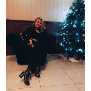 Model - Snow White ass