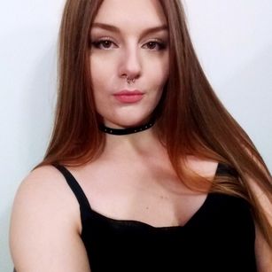 Model - Ariella Snow redhead