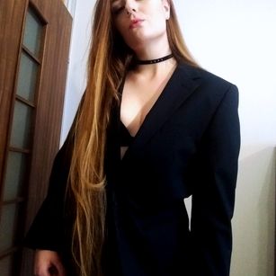 Model - Ariella Snow joi