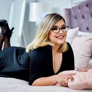 Model - MayaRainey sexy