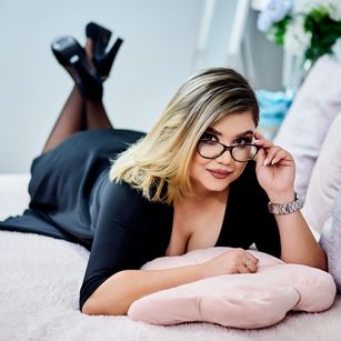 Model - MayaRainey feet