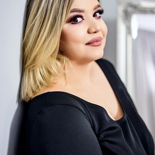 Model - MayaRainey sexy