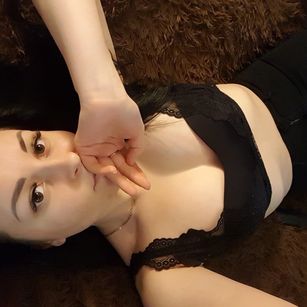 Model - IamBeautyBoss footfetish