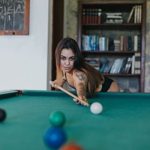 Model - Poli Braz dildos