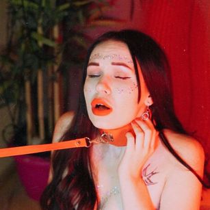 Model - Toma Mur Hot