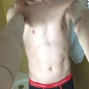 Model - MaxiYoung feet