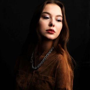 Model - Ekaterina Dvuzhilova fingering