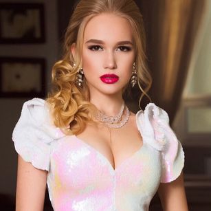 Model - HOTBLONDA77 longlegs