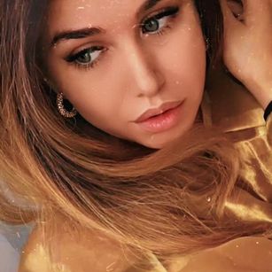 Model - AnitaBrownn strip