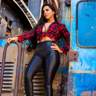 Model - khainaJohnson culogrande