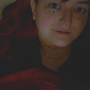 Model - rose445esor red