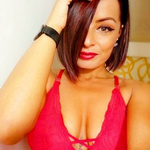 Model - Vivian Aniston cei