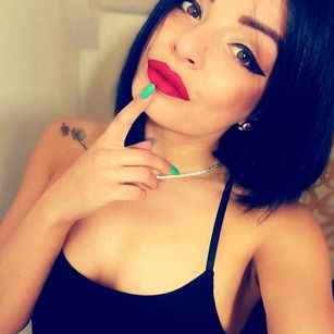 Model - Vivian Aniston new