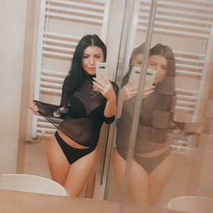 Model - Lydia Belucci horny