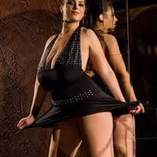 Model - MissMaze brunette