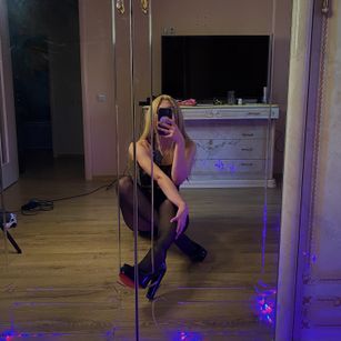 Model - Vi Domme findom