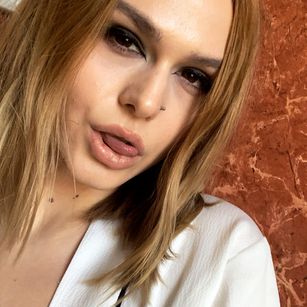 Model - TaylorNoir dirty