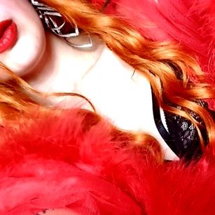 Model - Amy Diamond smoking