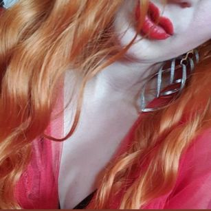 Model - Amy Diamond petite