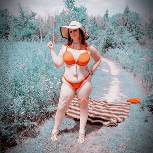 Model - Shannon Smokes bigtits