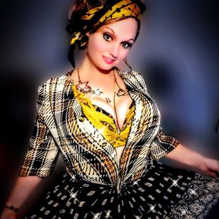 Model - Shannon Smokes bigtits