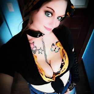 Model - Shannon Smokes tattoos